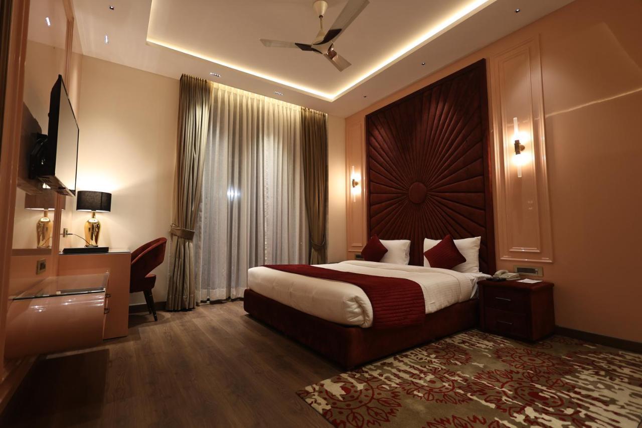 The Ramayana Hotel, Ayodhya Exteriér fotografie