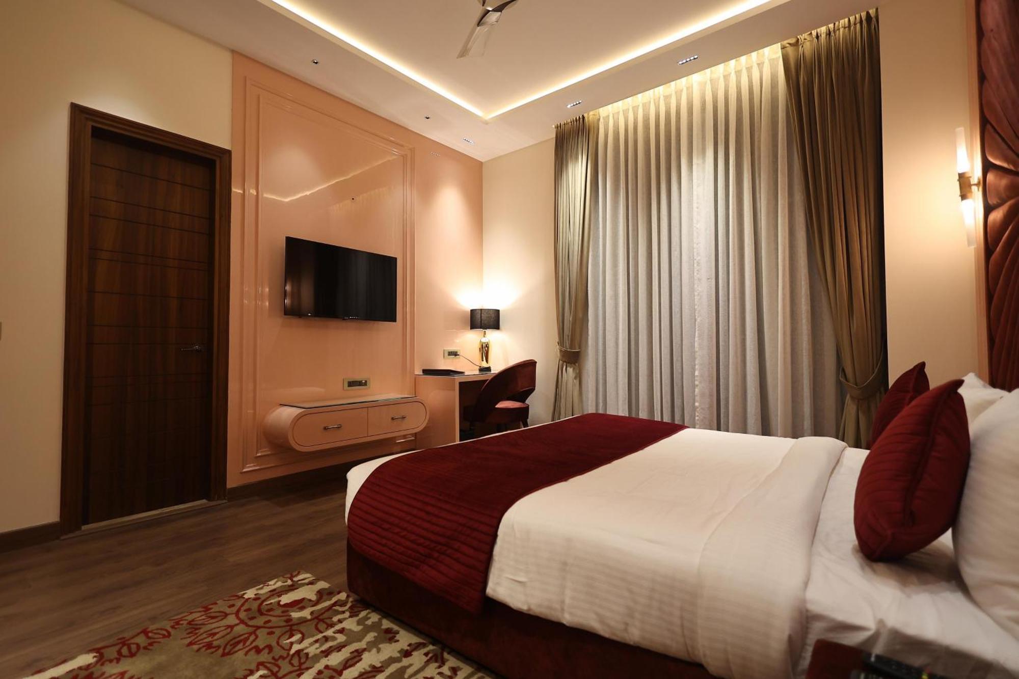 The Ramayana Hotel, Ayodhya Exteriér fotografie